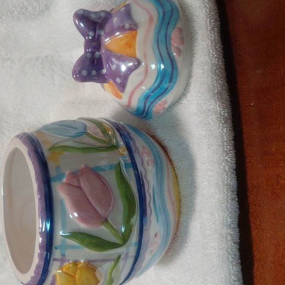 Silvestri Ceramic Easter Egg Cookie Jar With Colorful Tulips - Picture 3 of 3